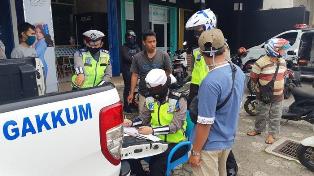 tilang-pengendara-di-jalan-muntok tilang-pengendara-di-jalan-muntok